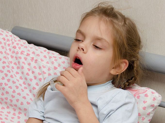 Ребенок кашляет по ночам: причины и лечение