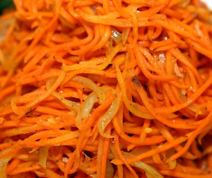 салат с корейской морковкой и печенью
