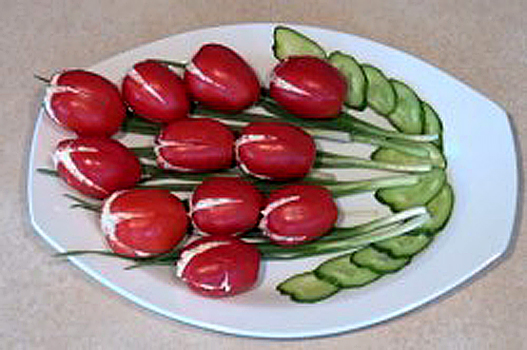 Как приготовить салат "Тюльпаны" из помидоров
