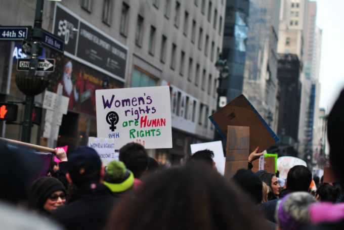 Феминистки хотят законного соблюдения прав женщин