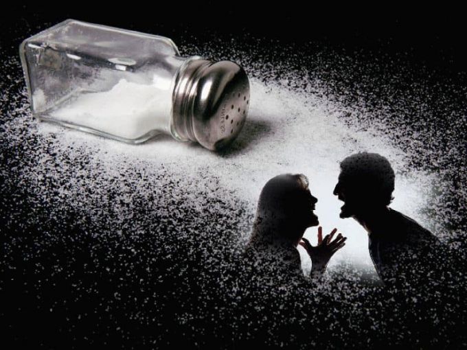 К чему рассыпается соль
