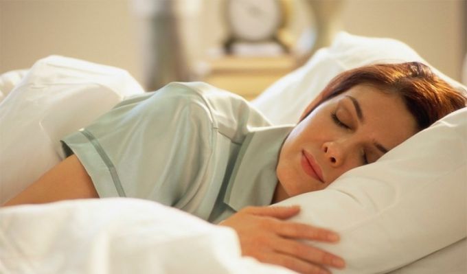 Почему немеют руки во время сна