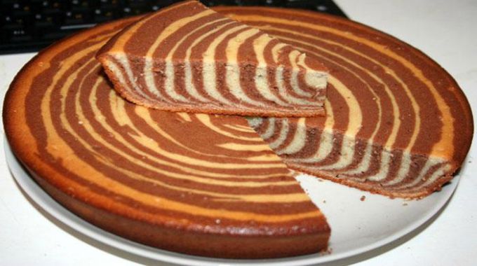 Как приготовить пирог "Зебра" в микроволновой печи за 8 минут