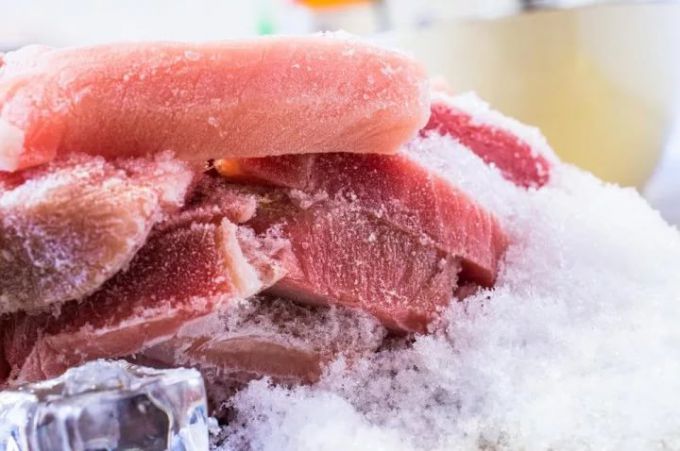 Почему нельзя повторно замораживать мясо