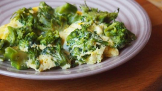 kak-prigotovit-omlet-s-brokkoli-v-multivarke-