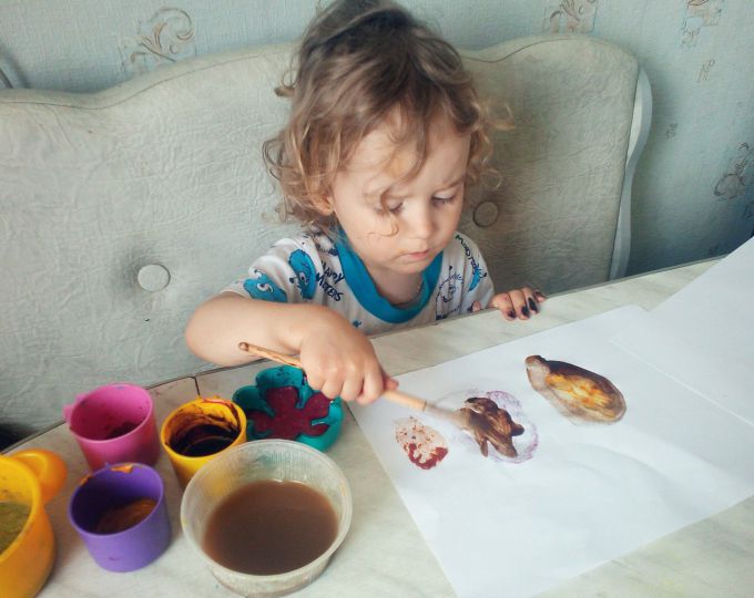 Как поиграть с ребенком в интересную творческую игру "Самодельные краски"