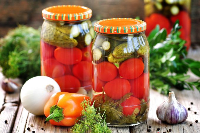 Как приготовить салат из огурцов и помидоров на зиму 