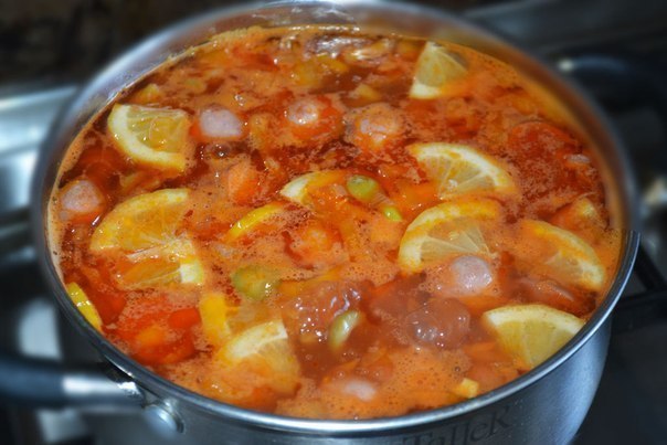 Как приготовить суп-солянку с сосисками