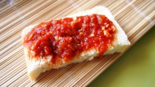 kak-prigotovit-ostryy - ketchup- iz-pomidorov- i-sliv-na-zimu---luchshiy-recept-