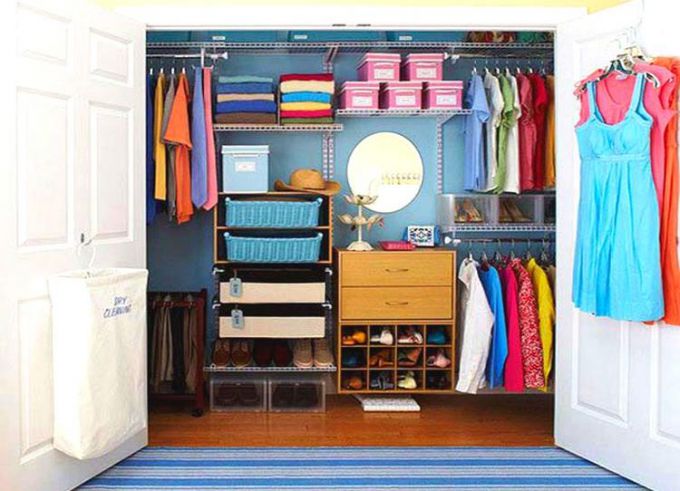 Аккуратный гардероб: 5 простейших советов по поддержанию порядка в шкафу с одеждой