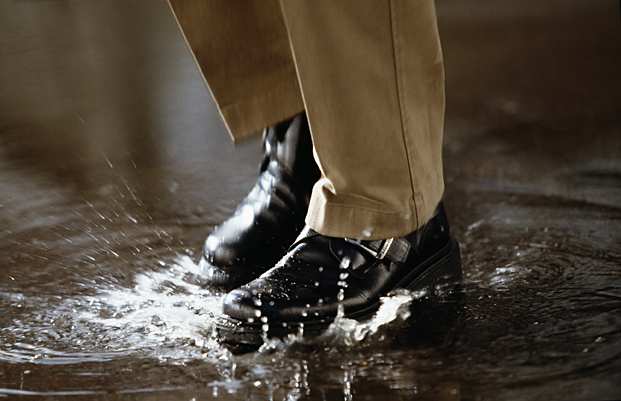 Как ухаживать за обувью в сырую погоду