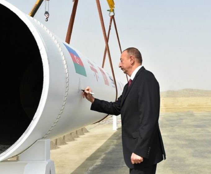 Азербайджан открыл газопровод в Европу