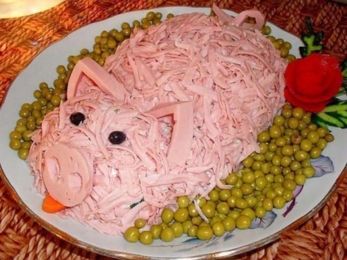 Салат на новый год 2019 в виде свиньи