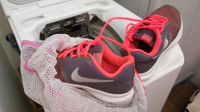 Можно ли стирать кроссовки в машинке