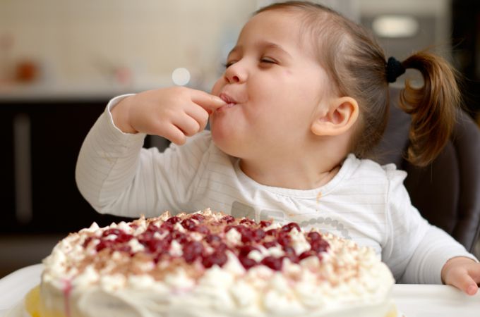 Почему у детей возникает аллергия на сладкое