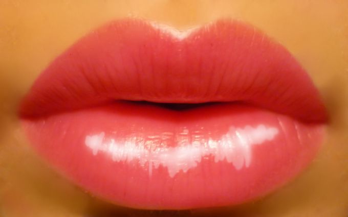Как сохранить красоту губ
