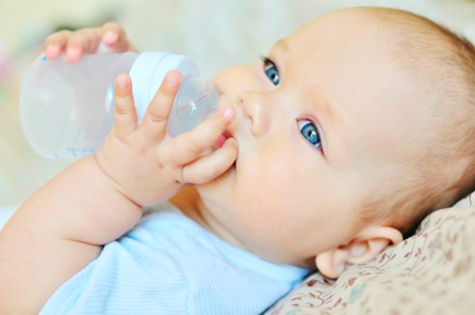 Надо ли давать воду новорожденным при грудном вскармливании
