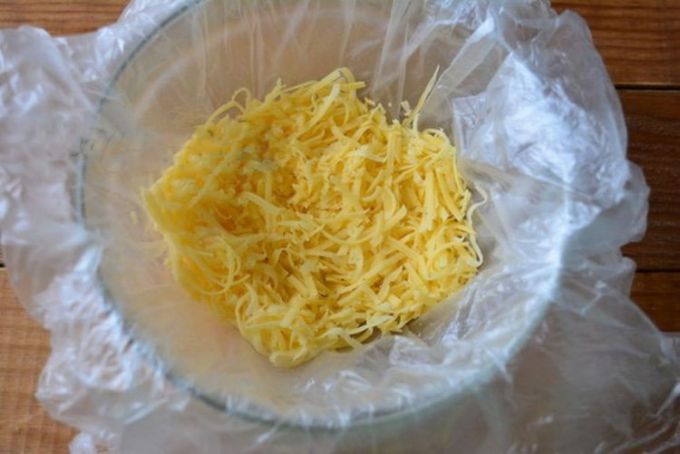 Натертый на терке твердый сыр