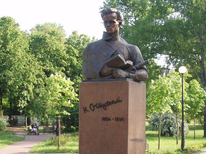 Памятник Николаю Островскому в Киеве
