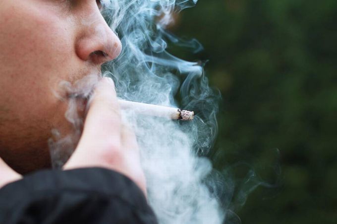 Почему люди курят — в чем сила вредной привычки