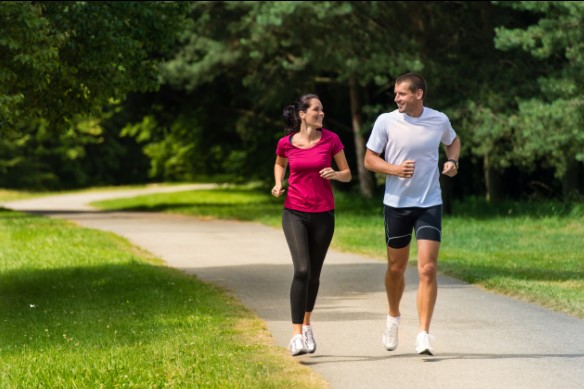 Что эффективнее для похудения: ходьба или бег?