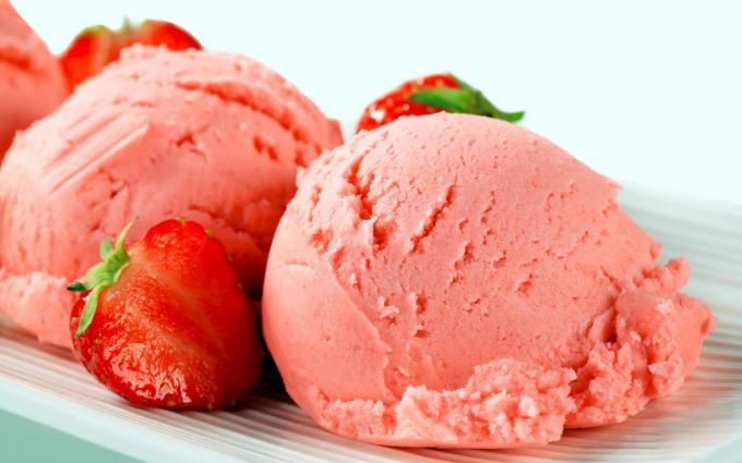 Как приготовить клубничное мороженое из йогурта 