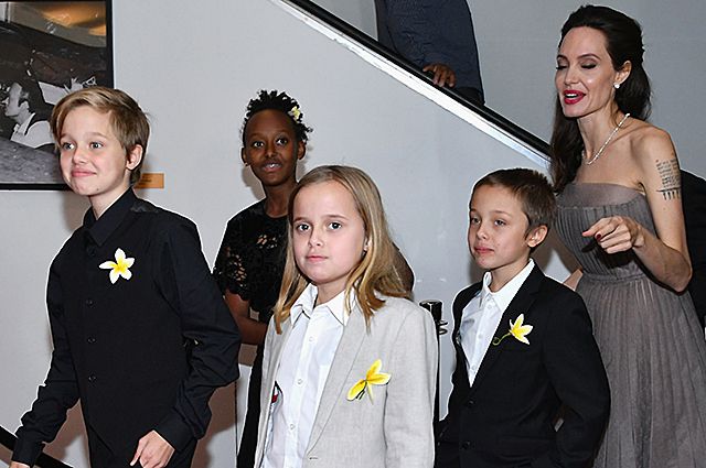 Дочь Анджелины Джоли и Брэда Питта появилась на публике с новой дерзкой прической | HELLO! Russia