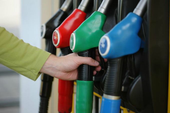 Почему в России взлетели цены на бензин