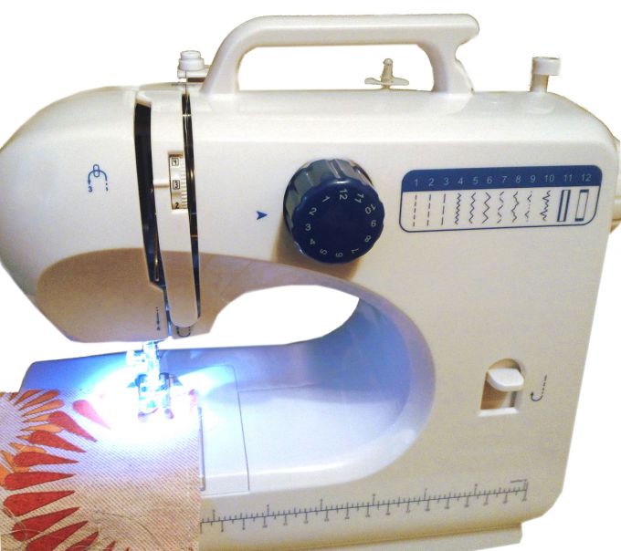 Как выбрать мини-швейную машинку для детей