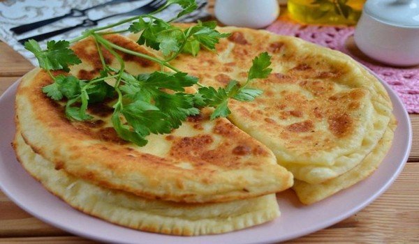 Ленивые хачапури с сыром на сковороде: рецепты