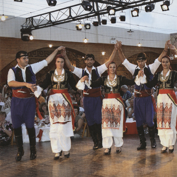 Греческие танцы: сиртаки, хасапико, зейбекико