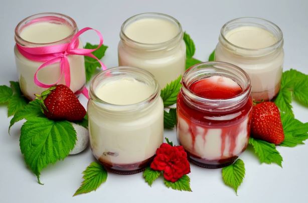 Натуральный йогурт полезен для людей любого возраста