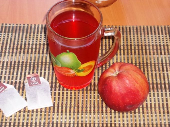 Напиток из яблока и каркаде