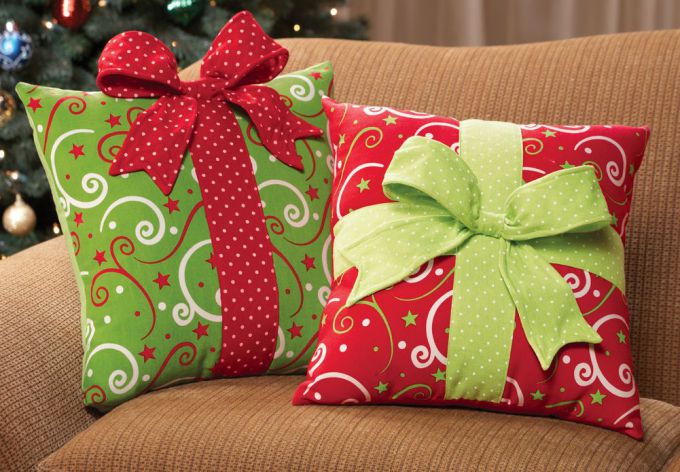 Подушки в виде подарка - приятный сюрприз к Новому году