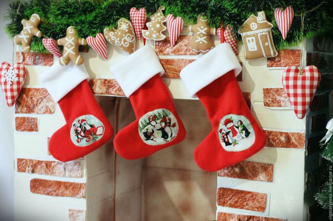 Оригинальный способ хранения подарков - новогодние именные носочки