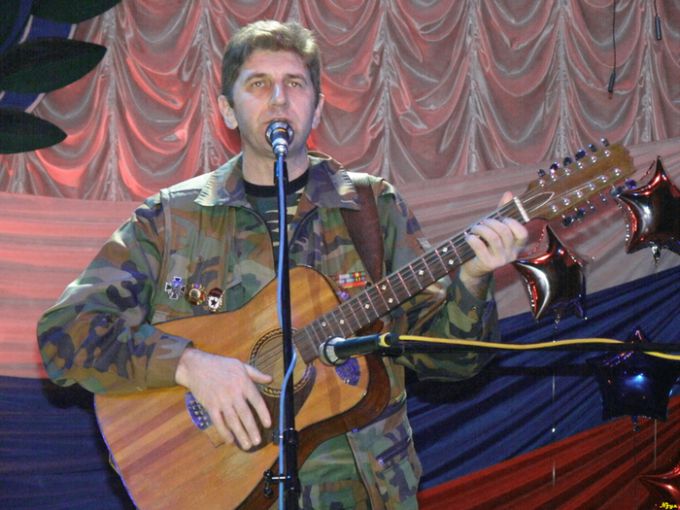 Владимир Мазур не просто музыкант. Он является автором и исполнителем военных и патриотических песен, активно гастролирует. Владимир выпустил несколько альбомов, многие из которых посвящены Афганистану, где он служил.
