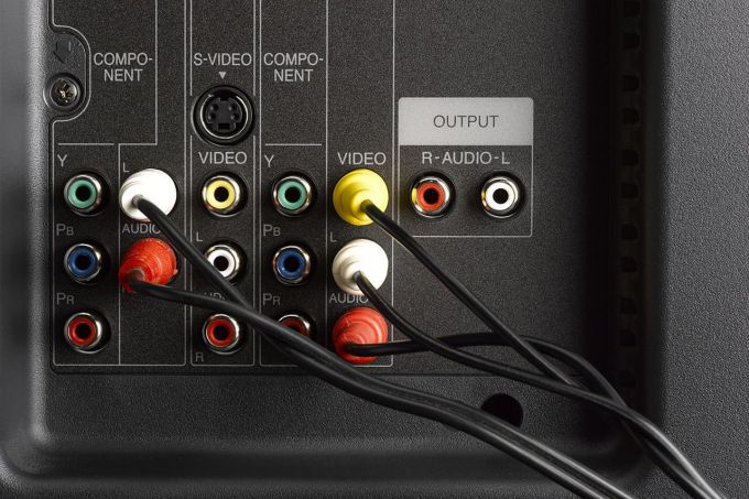 Для улучшения качества звука телевизор lg можно, например, подключить к колонкам от музыкального центра