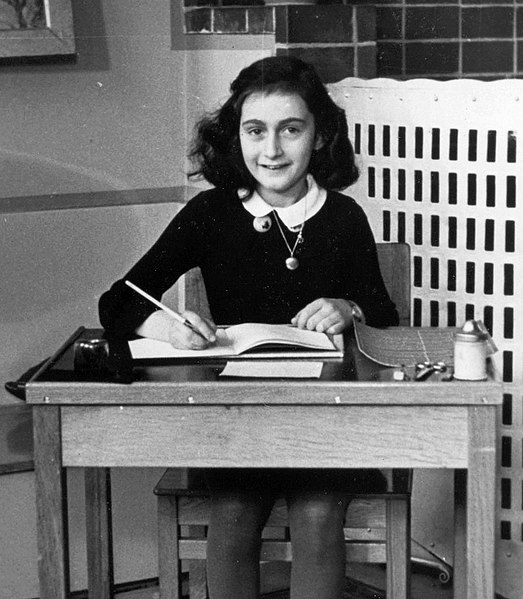 Анна Франк, 1940 год Фото: Автор неизвестен, Collectie Anne Frank Stichting Amsterdam / Wikimedia Commons