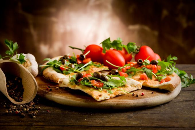 ПП-пицца богата овощами и зеленью