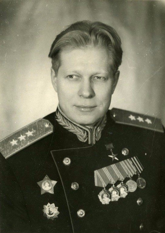 Дмитрий Устинов  