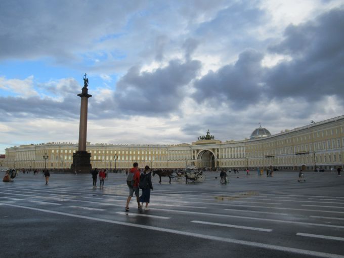 Когда в Петербурге появилась Дворцовая площадь и какие здания ее образуют