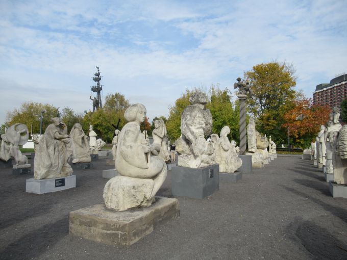 Почему Музеон  называется парком искусств и в каком году он появился в Москве